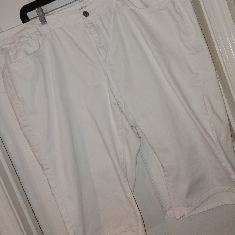 Cato Women's Crisp White Cropped Jeans Waist 22" Rise 12" Inseam 16" - Picture 2 of 3